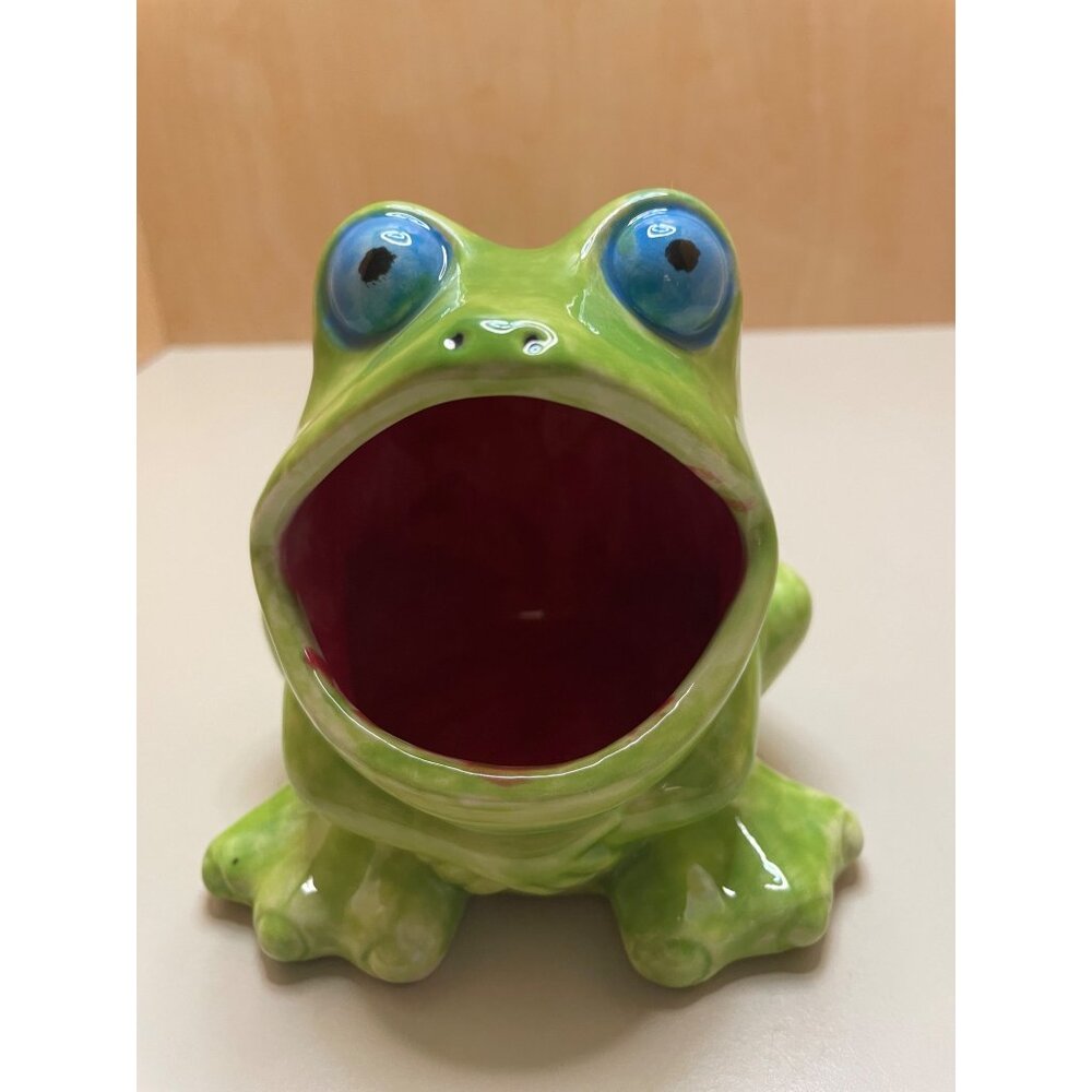 VTG Ceramic Frog Scrubbie Holder Sponge Caddy Soap Dish Figural Frog